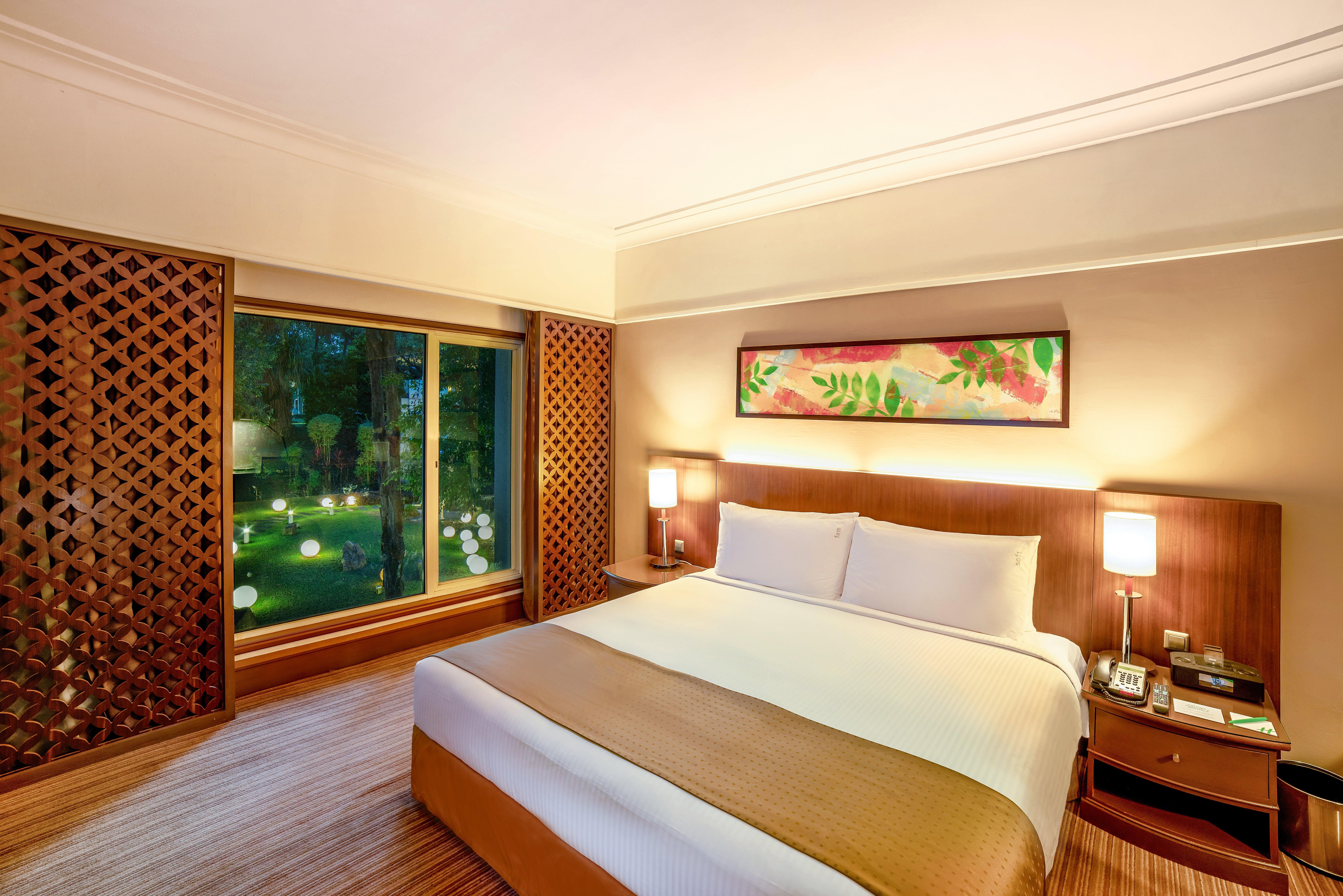 เกลนมารี โฮเทล แอนด์ กอล์ฟ รีสอร์ต Hotel ชาห์อาลัม ภายนอก รูปภาพ A room at the Taj Bengal