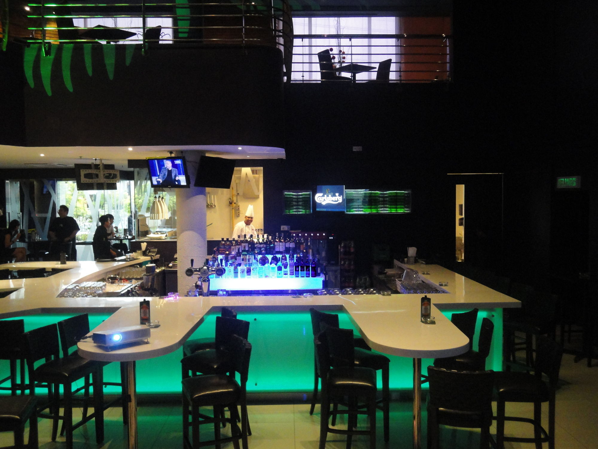 เกลนมารี โฮเทล แอนด์ กอล์ฟ รีสอร์ต Hotel ชาห์อาลัม ภายนอก รูปภาพ The bar at the 2012 edition of the World Economic Forum